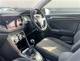 Volkswagen T-Roc Image 2