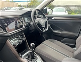 Volkswagen T-Roc Image 2