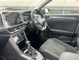 Volkswagen T-Roc Image 2