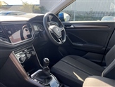 Volkswagen T-Roc Image 2