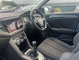 Volkswagen T-Roc Image 2