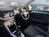 Volkswagen T-Roc Image 2