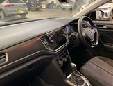 Volkswagen T-Roc Image 2