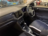 Volkswagen T-Roc Image 2