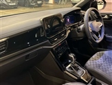 Volkswagen T-Roc Image 2