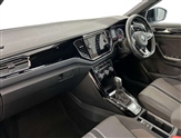 Volkswagen T-Roc Image 2