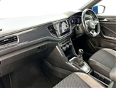 Volkswagen T-Roc Image 2