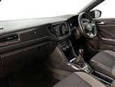 Volkswagen T-Roc Image 2