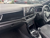 Volkswagen T-Roc Image 2