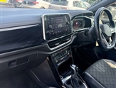 Volkswagen T-Roc Image 2