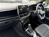 Volkswagen T-Roc Image 2