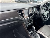 Volkswagen T-Roc Image 2