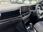 Volkswagen T-Roc Image 2