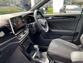 Volkswagen T-Roc Image 2