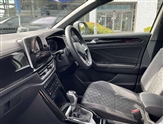 Volkswagen T-Roc Image 2