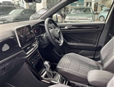 Volkswagen T-Roc Image 2