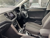 Volkswagen T-Roc Image 2