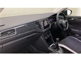 Volkswagen T-Roc Image 2