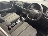 Volkswagen T-Roc Image 2