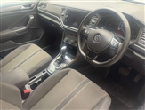 Volkswagen T-Roc Image 2