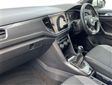 Volkswagen T-Roc Image 2