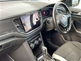 Volkswagen T-Roc Image 2