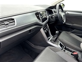 Volkswagen T-Roc Image 2