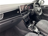 Volkswagen T-Roc Image 2
