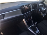 Volkswagen T-Roc Image 2