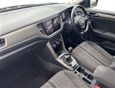 Volkswagen T-Roc Image 2