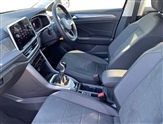 Volkswagen T-Roc Image 2