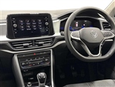 Volkswagen T-Roc Image 2