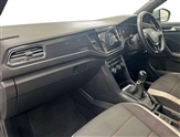 Volkswagen T-Roc Image 2