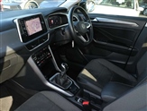 Volkswagen T-Roc Image 2