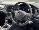 Volkswagen T-Roc Image 2