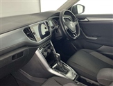 Volkswagen T-Roc Image 2