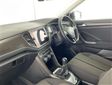 Volkswagen T-Roc Image 2