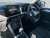 Volkswagen T-Roc Image 2