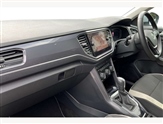 Volkswagen T-Roc Image 2