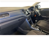 Volkswagen T-Roc Image 2