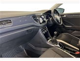Volkswagen T-Roc Image 2