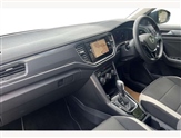 Volkswagen T-Roc Image 2