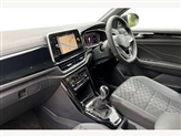 Volkswagen T-Roc Image 2