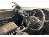 Volkswagen T-Roc Image 2