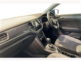 Volkswagen T-Roc Image 2