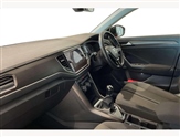 Volkswagen T-Roc Image 2