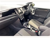 Volkswagen T-Roc Image 2