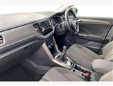 Volkswagen T-Roc Image 2