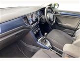 Volkswagen T-Roc Image 2