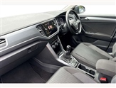 Volkswagen T-Roc Image 2